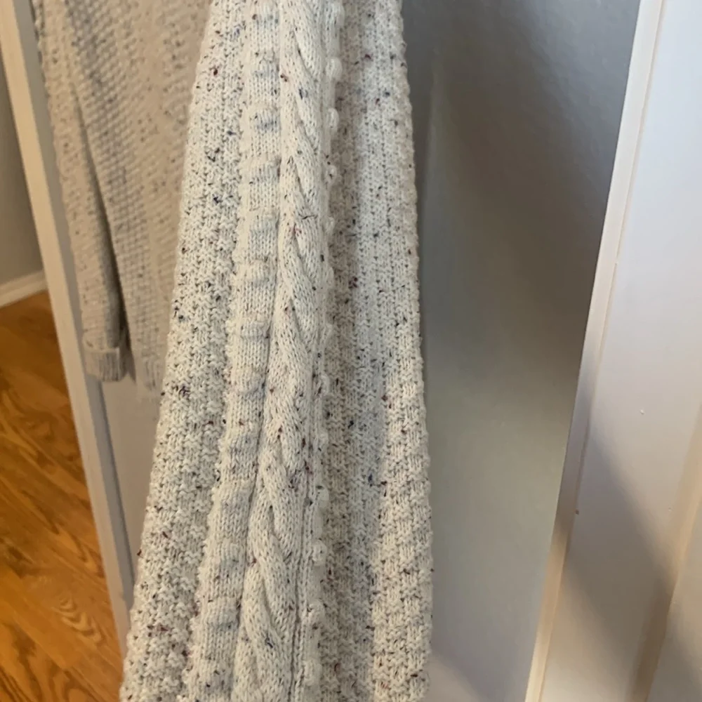 Sweater - Picture 3 of 4